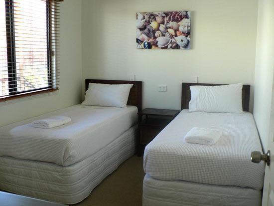Tin Can Bay Marina Villas ภายนอก รูปภาพ